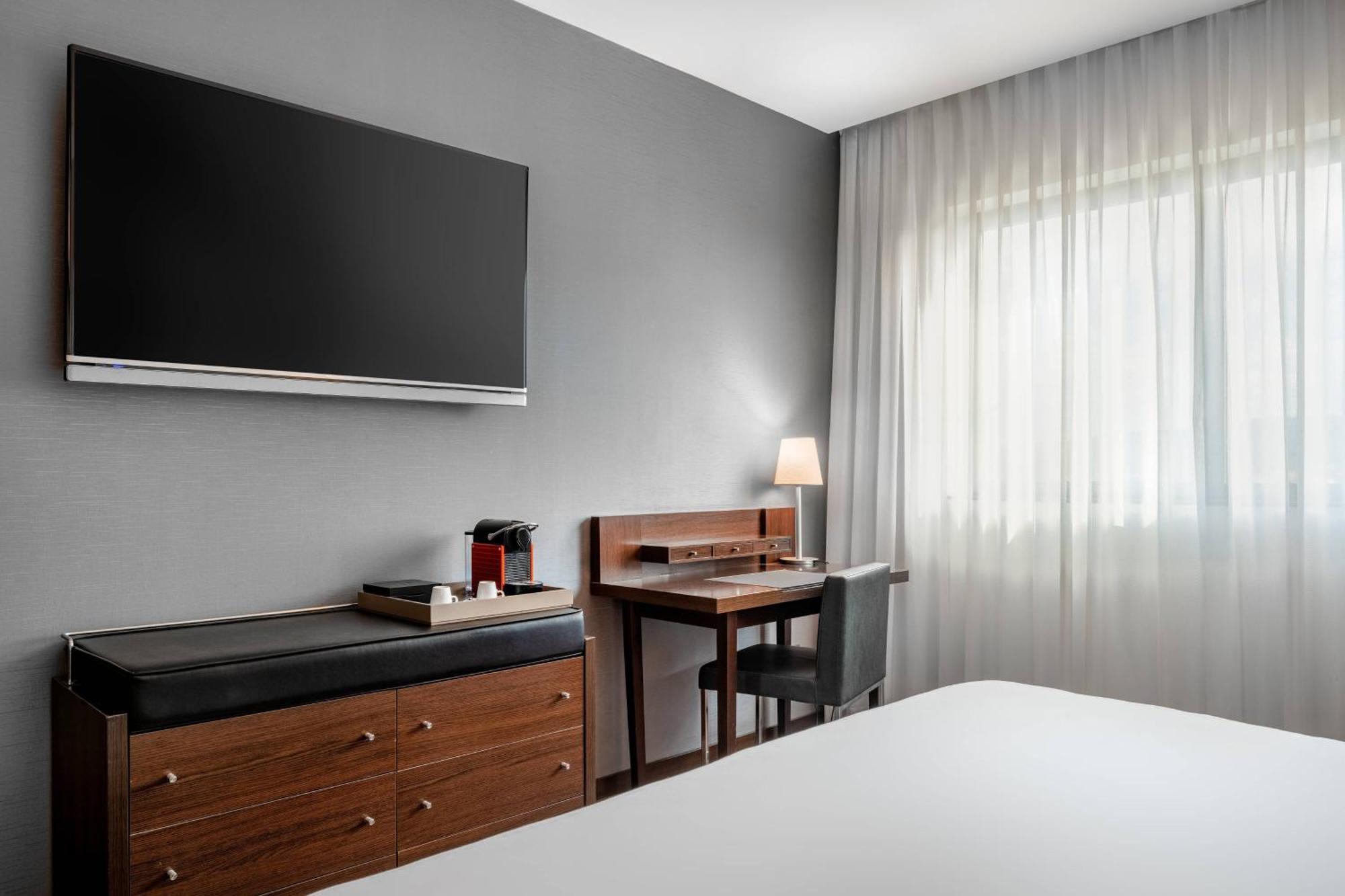 Ac Hotel Gijon By Marriott Ngoại thất bức ảnh